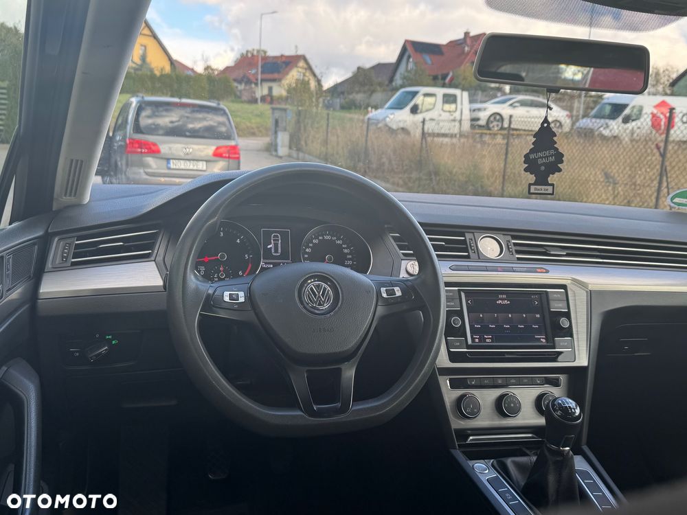 Volkswagen Passat - 12