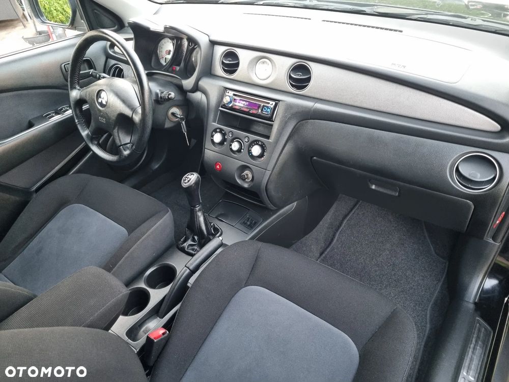 Mitsubishi Outlander 2.0 Intense DAKAR - 22