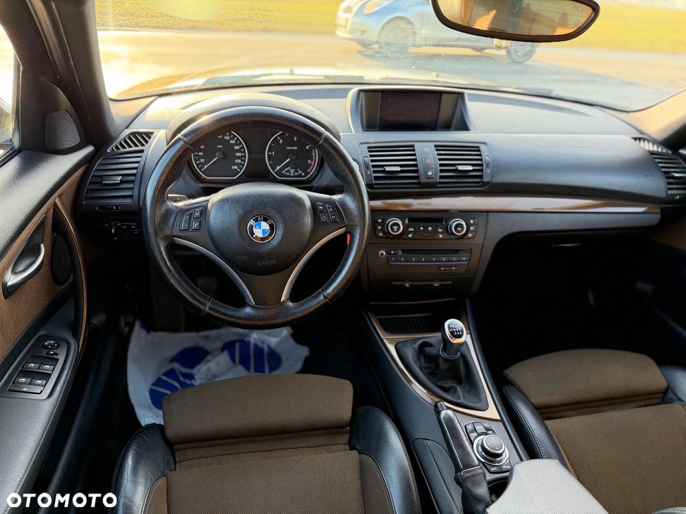BMW Seria 1 120d - 24