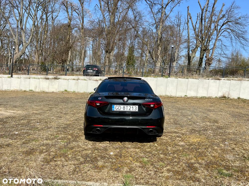 Alfa Romeo Giulia - 8