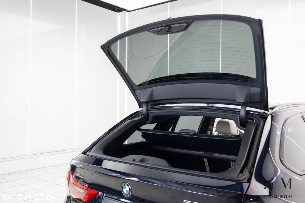 BMW Seria 5 540i xDrive - 38
