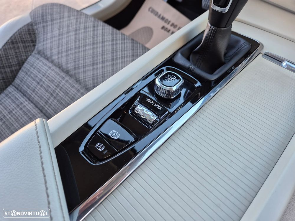 Volvo V60 2.0 D3 Momentum Plus - 38