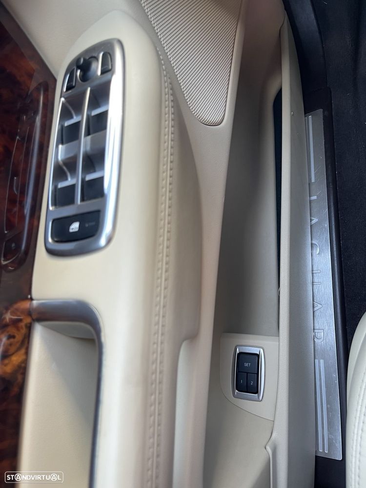 Jaguar XF Sportbrake 2.2 D Luxury - 17