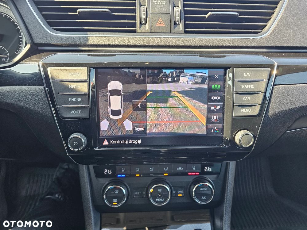 Skoda Superb 2.0 TDI 4x4 L&K DSG - 10