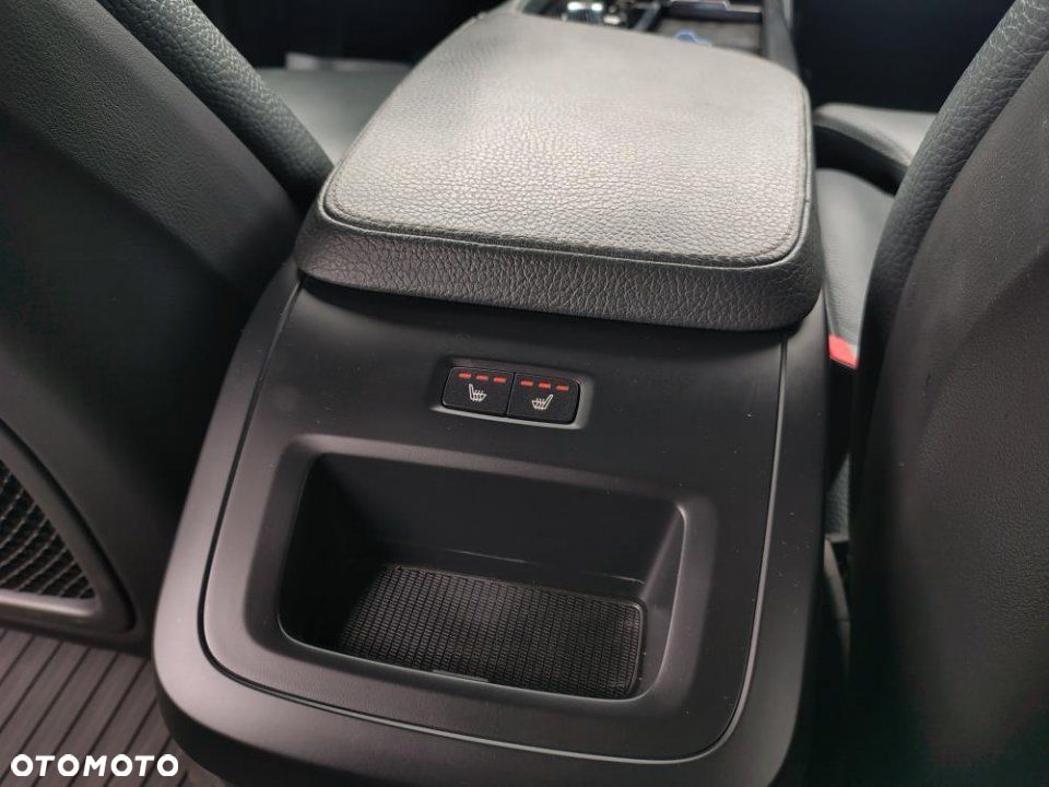 Volvo V90 Cross Country - 13