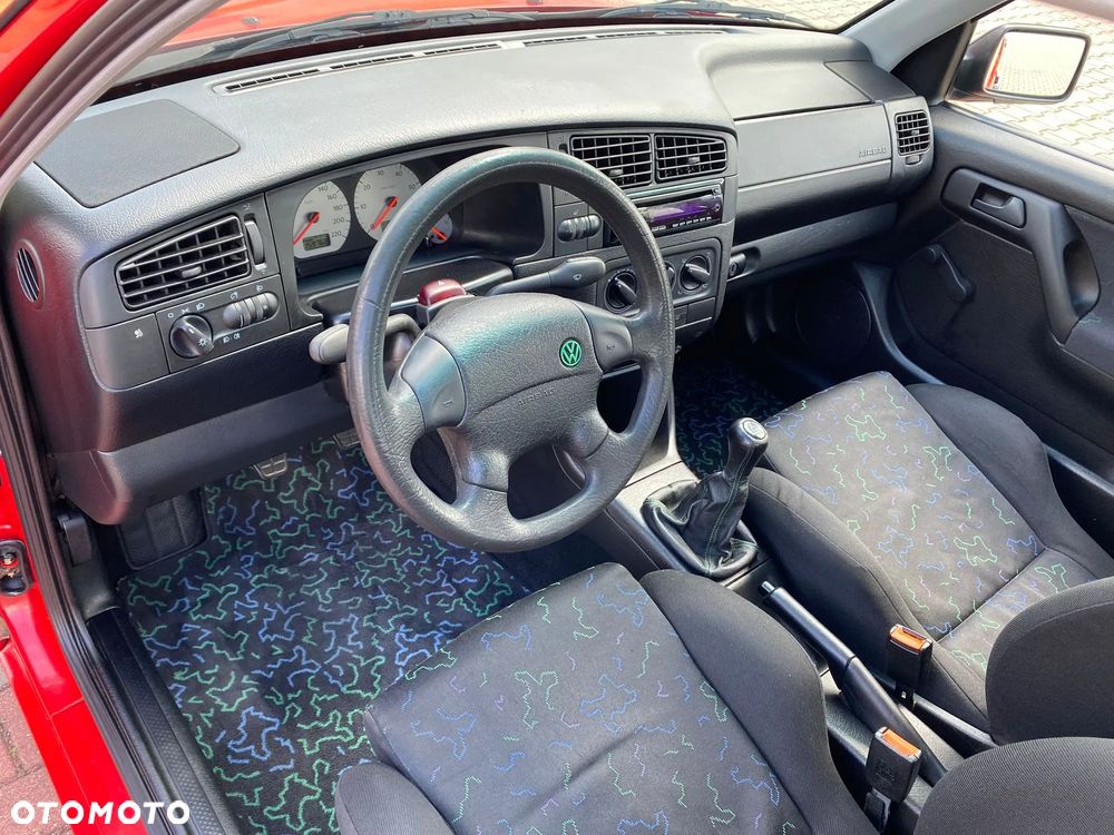 Volkswagen Golf - 25