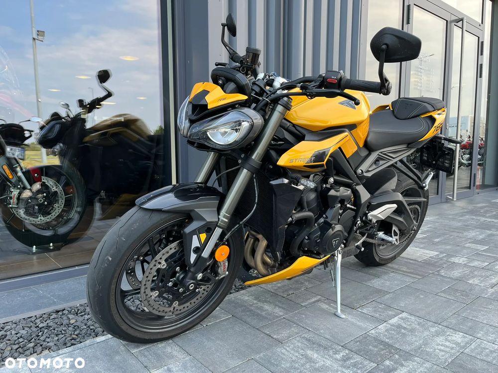 Triumph Street Triple - 1
