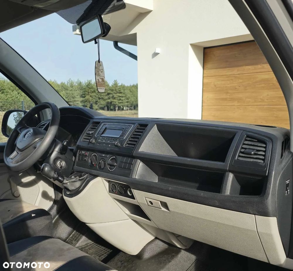 Volkswagen Caravelle - 8