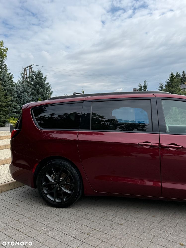 Chrysler Pacifica - 17