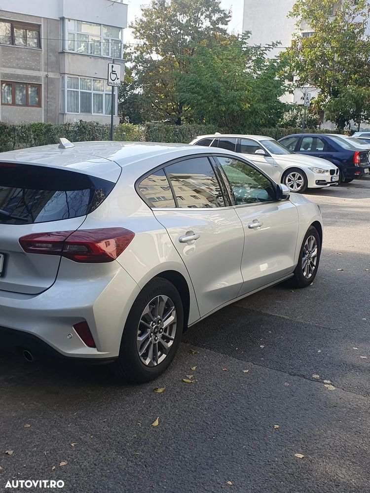 Ford Focus 2022 photo 2