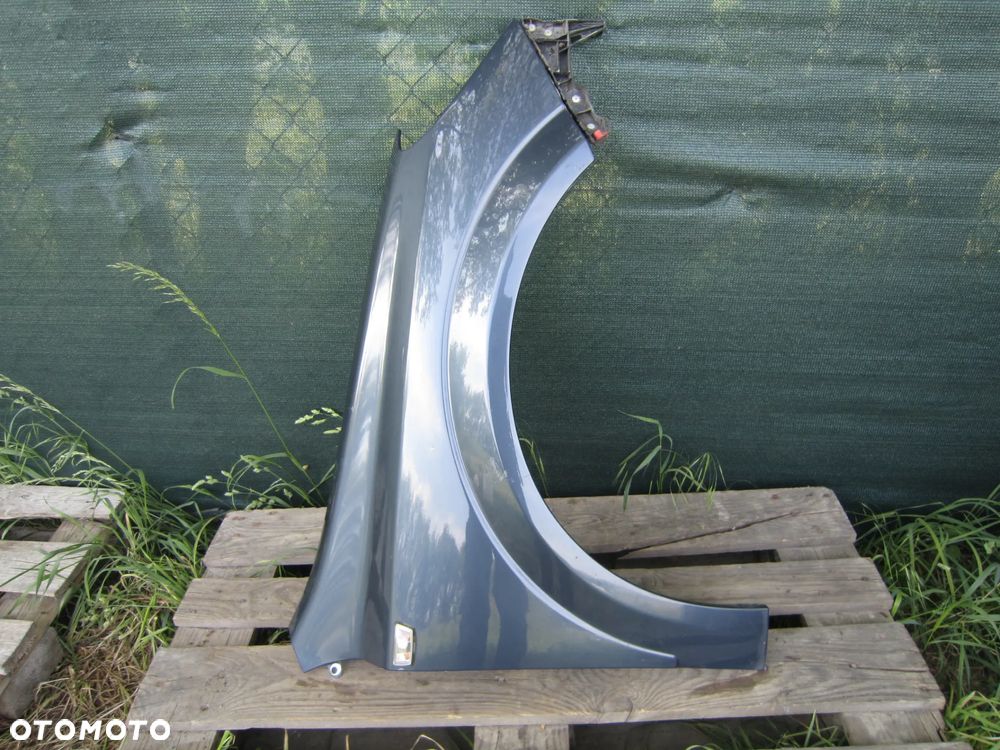 Błotnik przód przedni prawy Opel Astra III H Z168