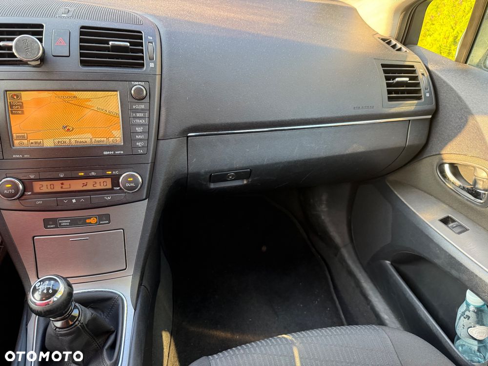 Toyota Avensis 1.8 Sol - 30