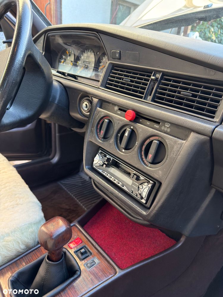 Mercedes-Benz W201 (190) - 7