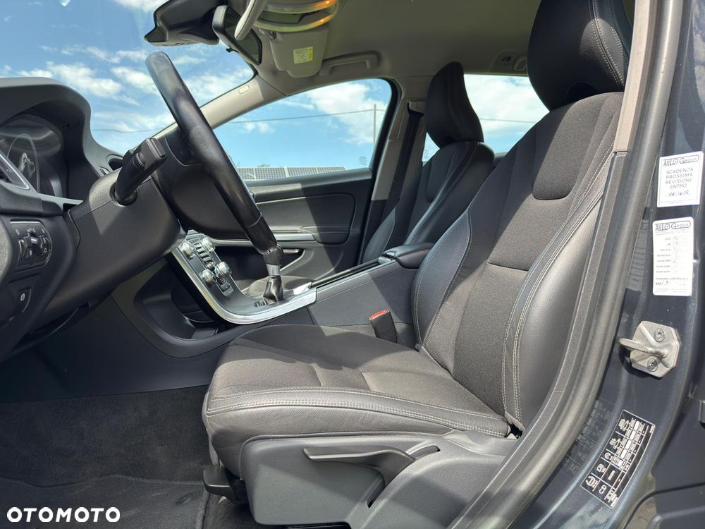 Volvo V60 D2 Momentum - 5