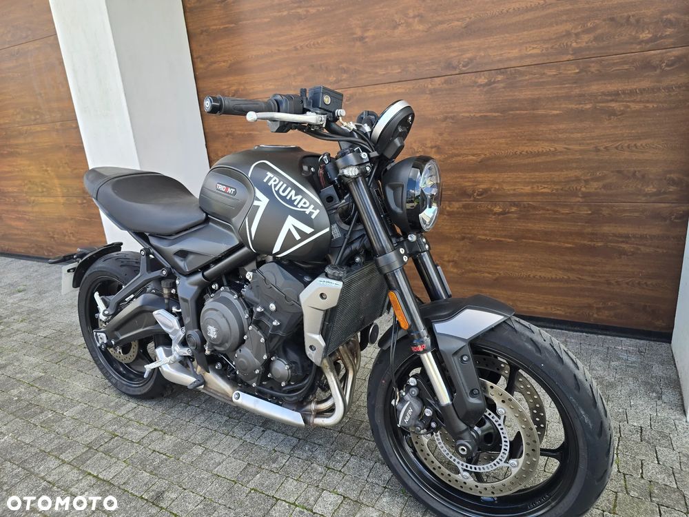 Triumph Trident - 1