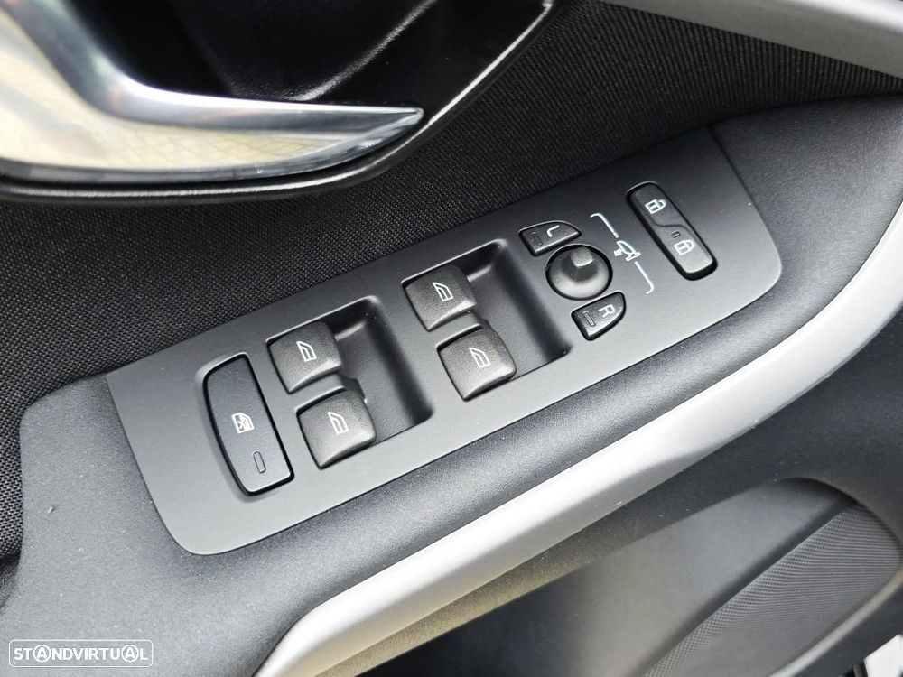 Volvo V40 2.0 D2 Momentum Geartronic - 29