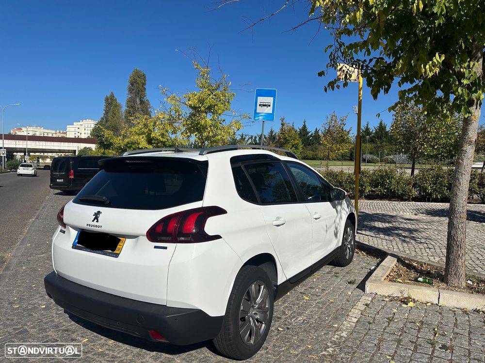 Peugeot 2008 1.2 PureTech Allure - 4