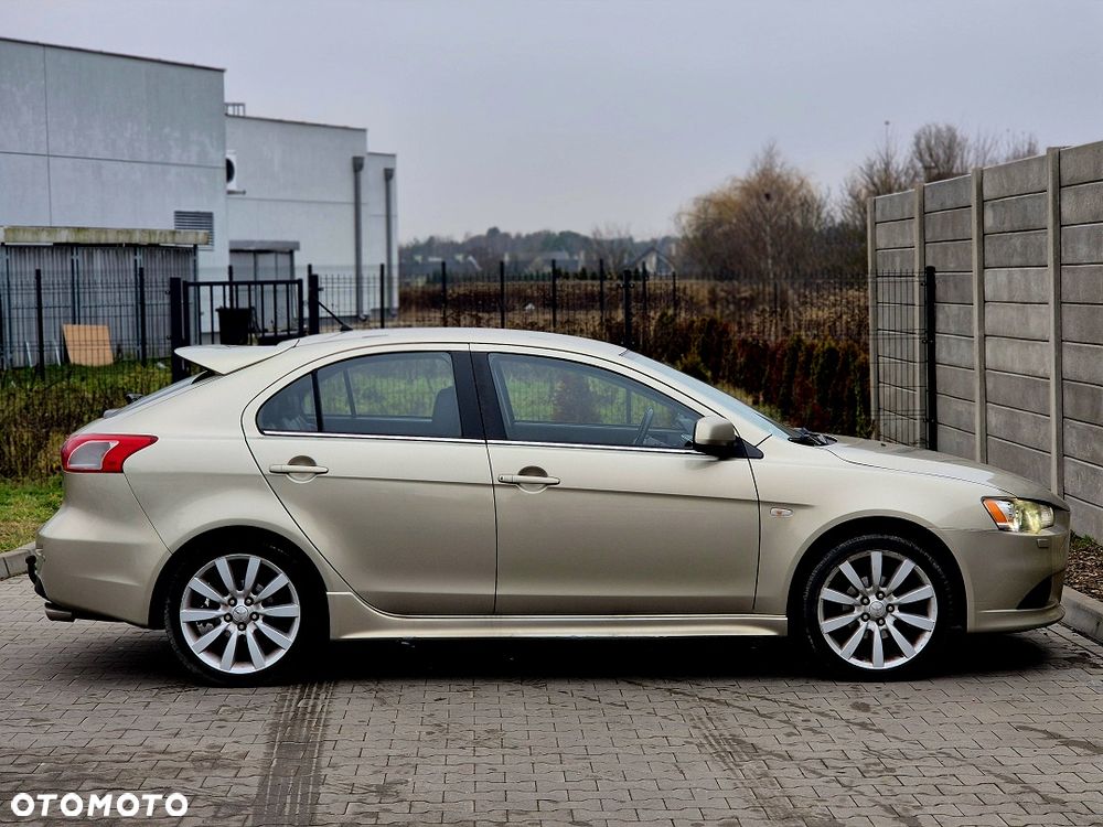 Mitsubishi Lancer - 10