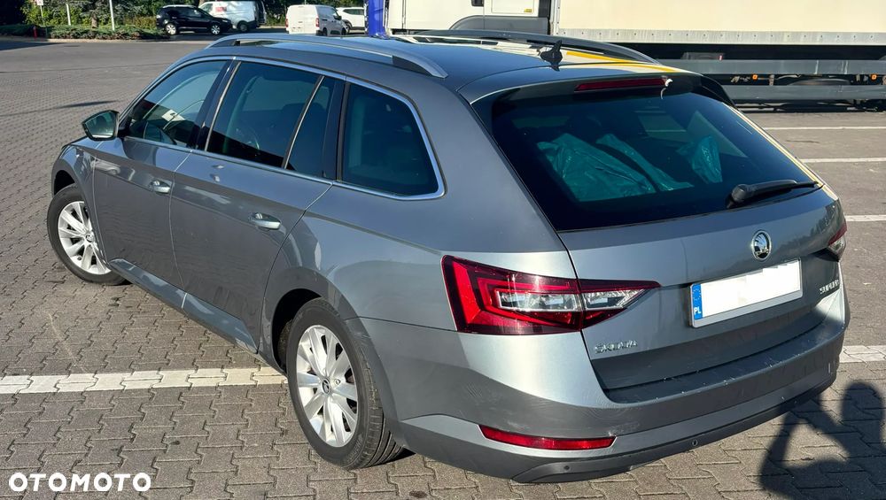 Skoda Superb 2.0 TDI Ambition - 11