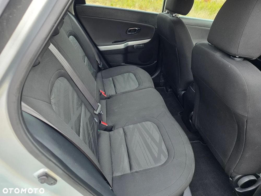 Kia Ceed - 16