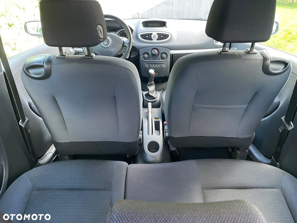 Renault Clio 1.6 16V Expression - 9