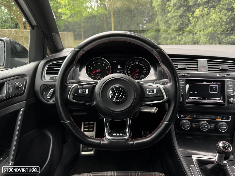 VW Golf GTI BlueMotion - 14