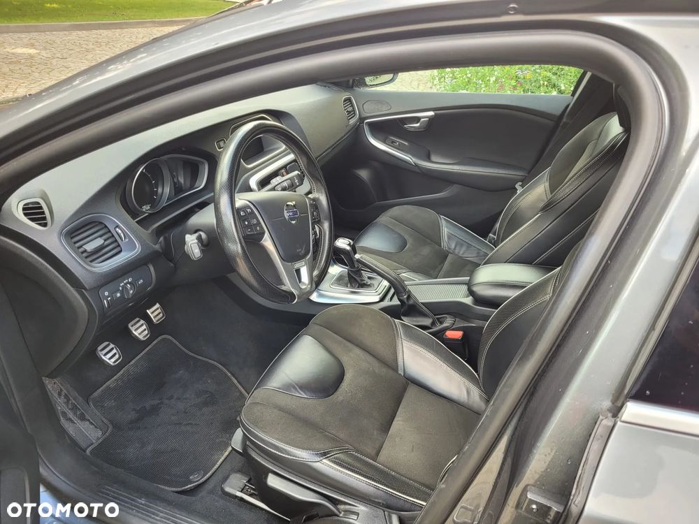 Volvo V40 D2 Drive-E R-Design Momentum - 16