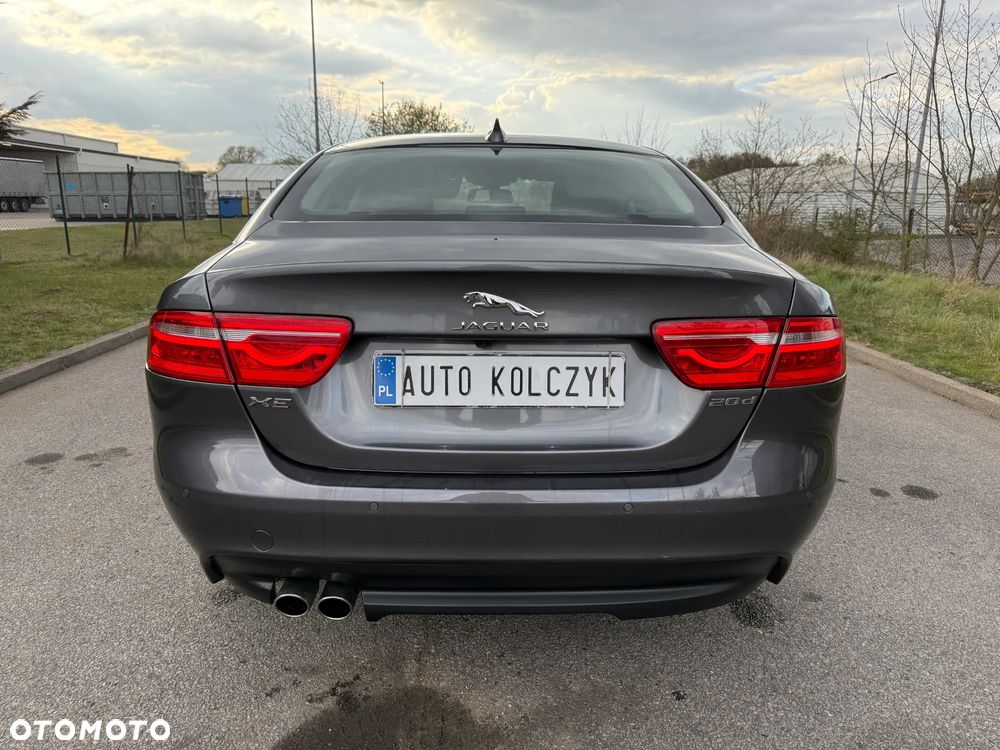 Jaguar XE - 6