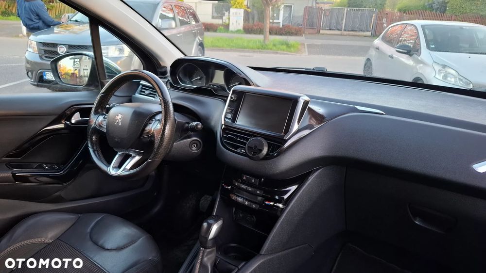 Peugeot 208 - 14