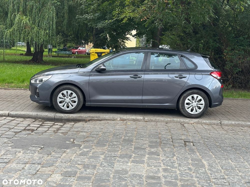 Hyundai i30 1.6 D Classic + - 4