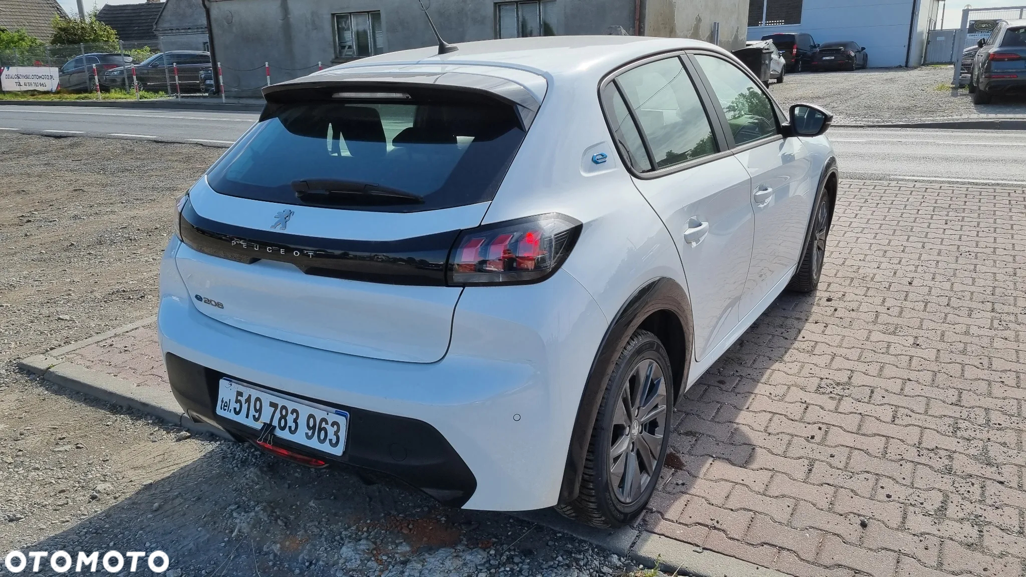 Peugeot 208 - 11