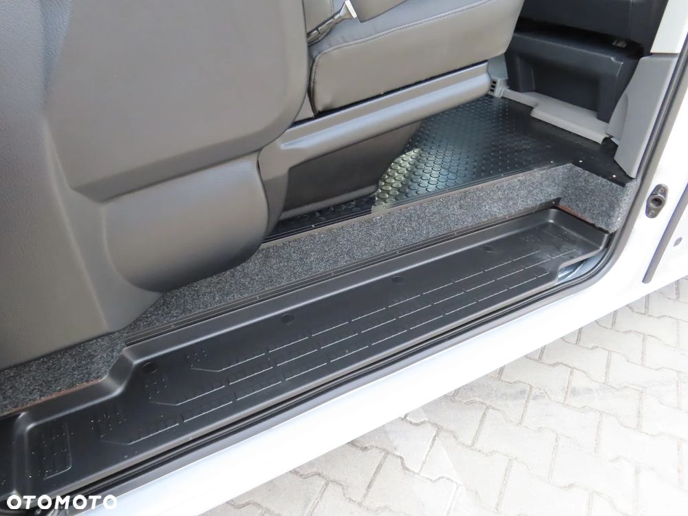 Volkswagen Crafter 35 BiTDI 2.0 177 KM AUTOMAT 6-Cio Os.+ 1036 Kg Ładowność MIXTO Indywidualna Zabudowa VIP, L2H1 Furgon Blaszak, 5905 mm Dł, FULL LED, DRZWI PRZESUWNE Z OBU STRON, HAK 3000 Kg, Rozstaw Osi 3665 mm, Stan Wizualny I Techniczny NOWY Tak Jak Z Taśmy Produkcyjnej Gotowy Dostępny OKAZJA POLECAM - 23