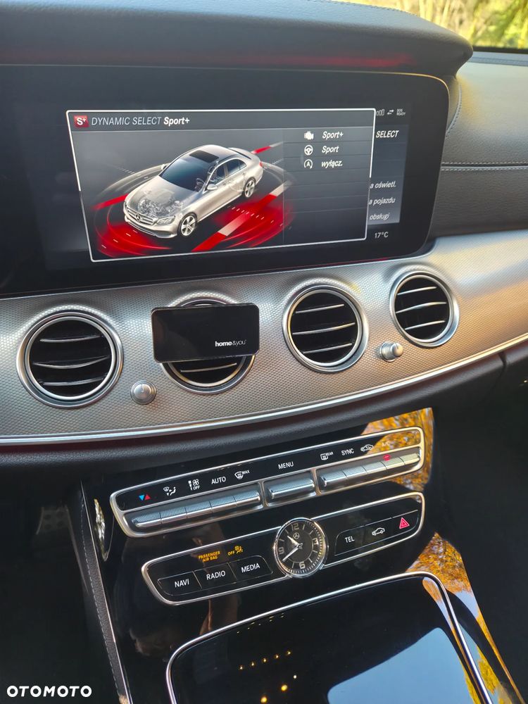 Mercedes-Benz Klasa E 200 4-Matic 9G-TRONIC - 33