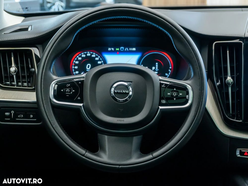 Volvo XC 60 T6 AWD Recharge Geartronic Inscription - 32