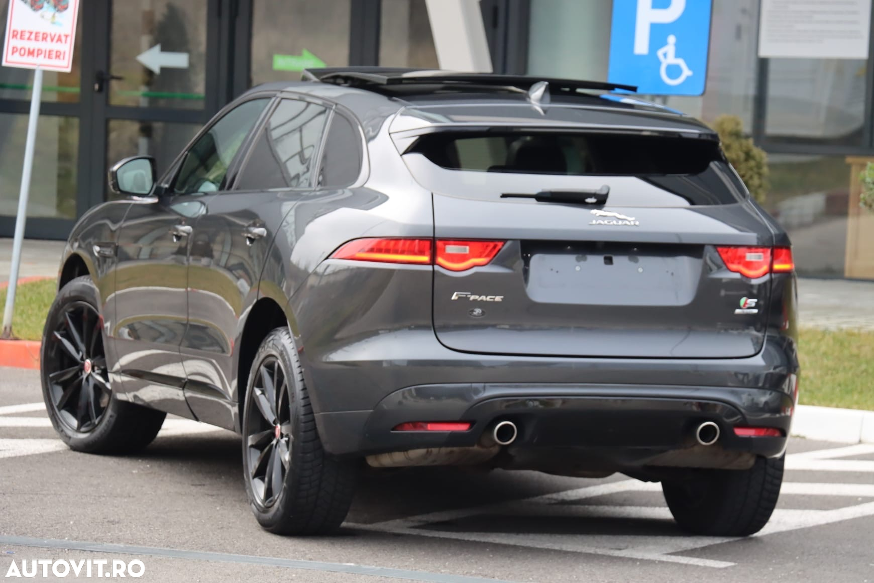 Jaguar F-Pace D300 AWD R-Dynamic S - 17