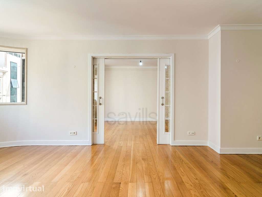 Apartamento T3 com garagem, na Rua Sousa Martins, Lisboa - Grande imagem: 2/15
