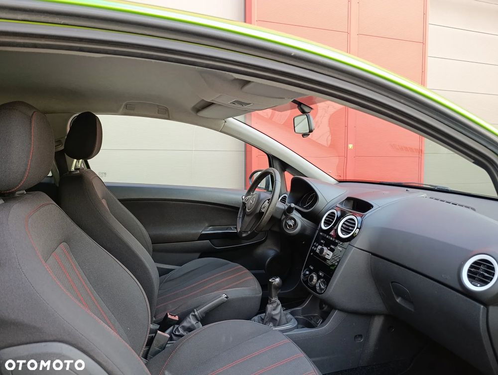 Opel Corsa 1.4 16V Sport - 10