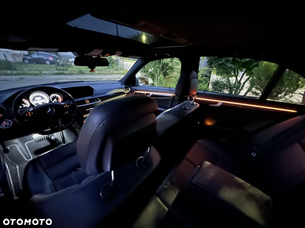 Mercedes-Benz Klasa C 350 BlueEff 4-Matic Avantgarde - 35