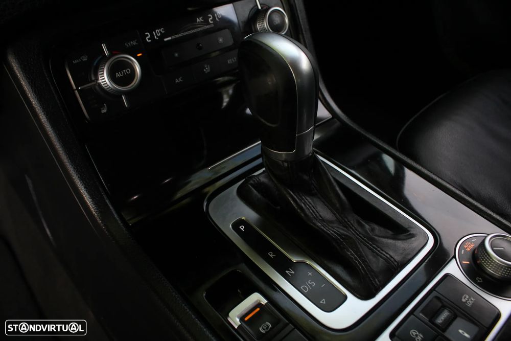 VW Touareg 3.0 TDI V6 - 55