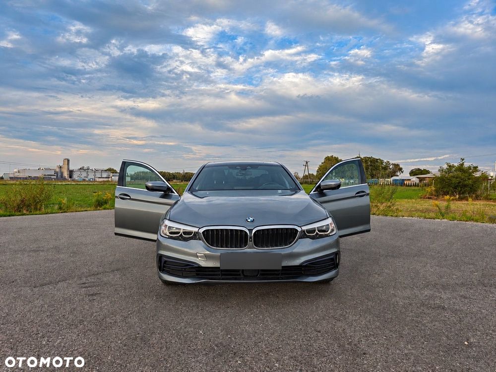 BMW Seria 5 530i GPF xDrive Sport Line sport - 6