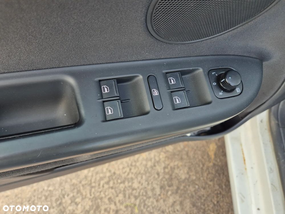 Volkswagen Golf Plus 1.6 TDI DPF Comfortline - 27