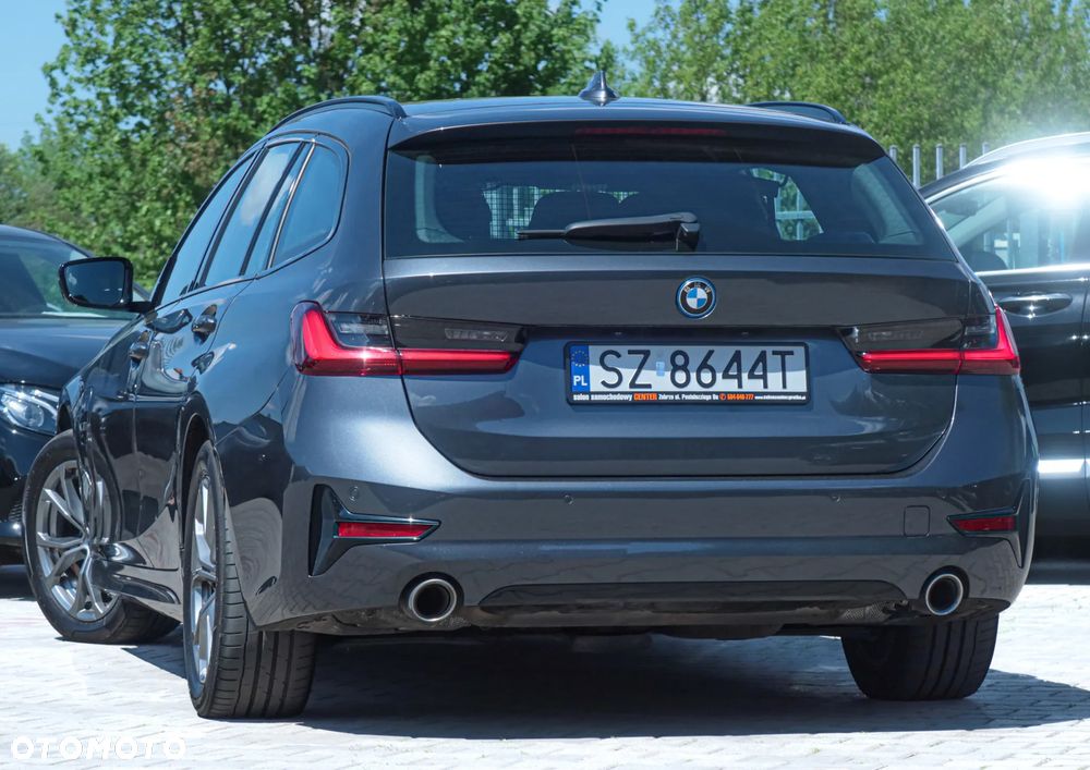 BMW Seria 3 330e Sport Line - 10