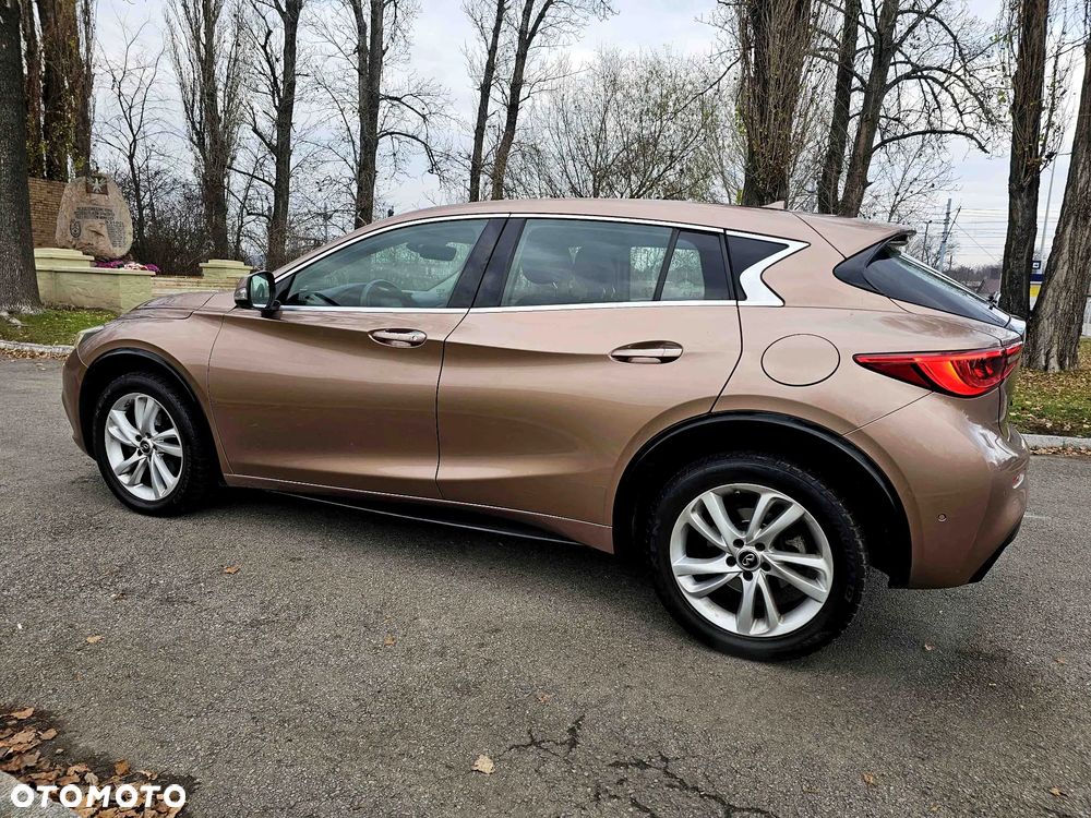 Infiniti Q30 1.6t Premium - 8