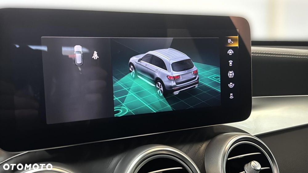 Mercedes-Benz GLC 300 d 4-Matic - 28