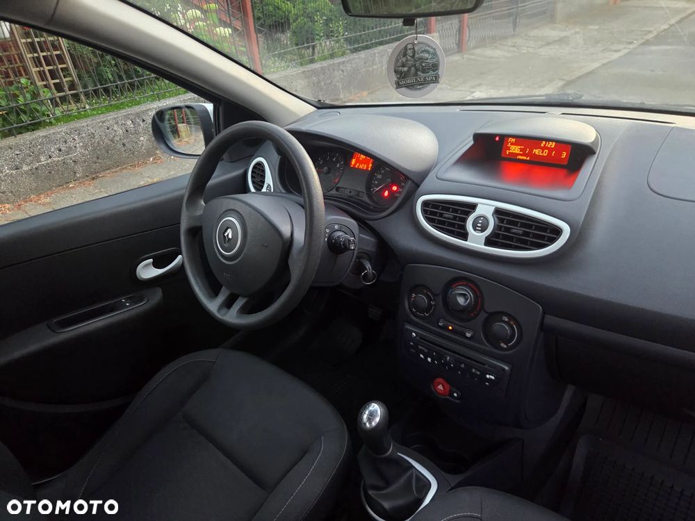Renault Clio - 21
