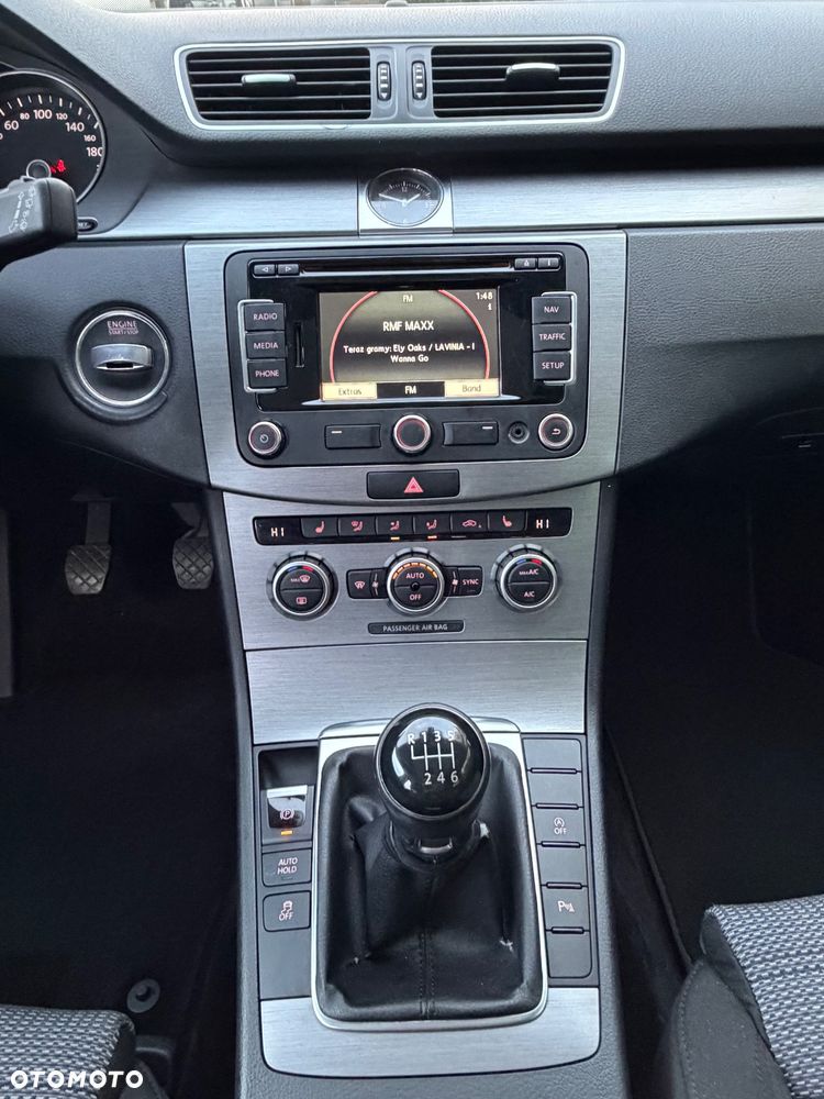 Volkswagen Passat 2.0 TDI Comfortline - 26