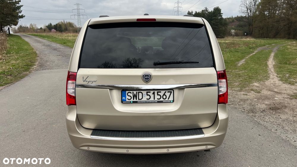 Lancia Voyager - 7