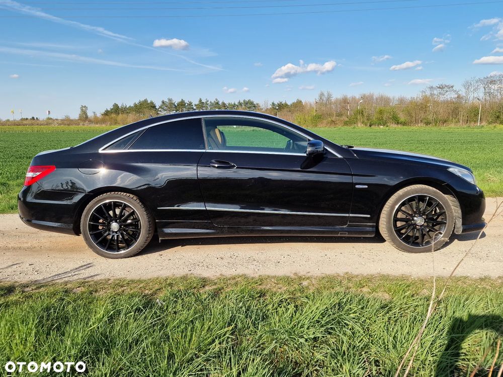 Mercedes-Benz Klasa E 200 CGI BlueEff - 5