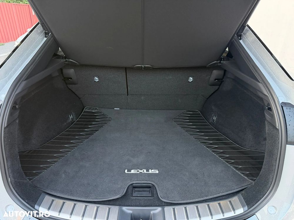 Lexus RZ 550e DIRECT 4 F Sport - 13