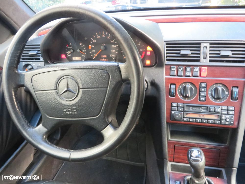 Mercedes-Benz C 250 D Elegance - 16